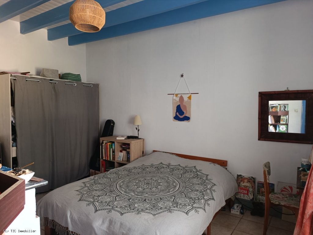 4 bedroom House in Chef-Boutonne, France – r7506