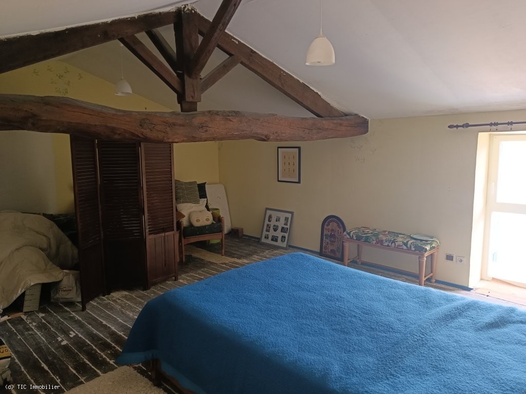 4 bedroom House in Chef-Boutonne, France – r7506