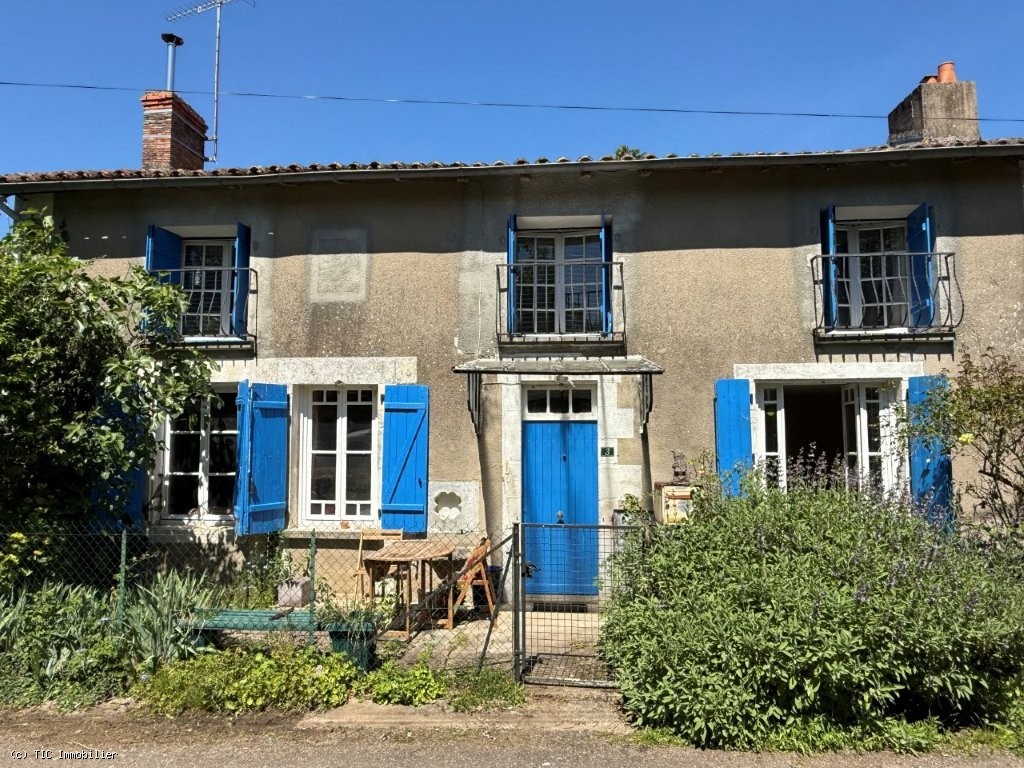 3 bedroom House in Champagne-Mouton, France – r7502