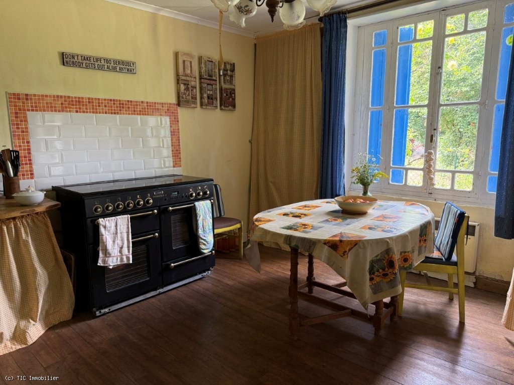 3 bedroom House in Champagne-Mouton, France – r7502