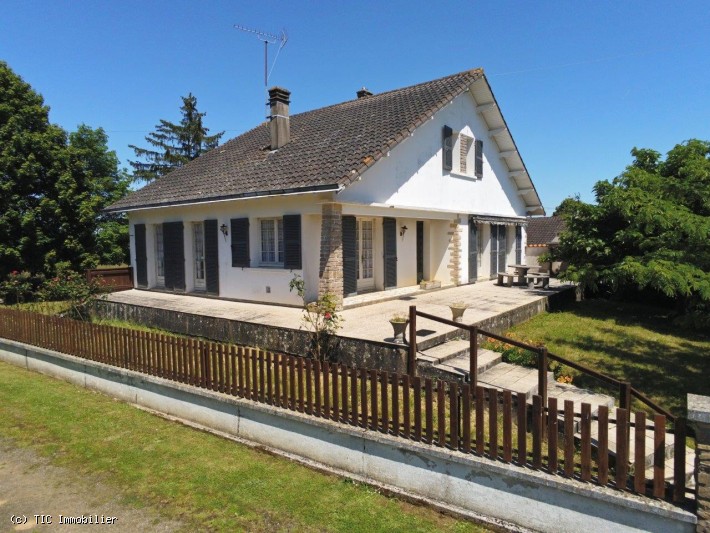 5 bedroom House in Sauze-Vaussais, Sauzé-Vaussais, France – r7495