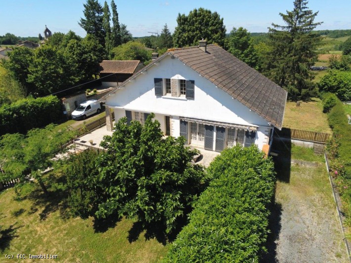 5 bedroom House in Sauze-Vaussais, Sauzé-Vaussais, France – r7495