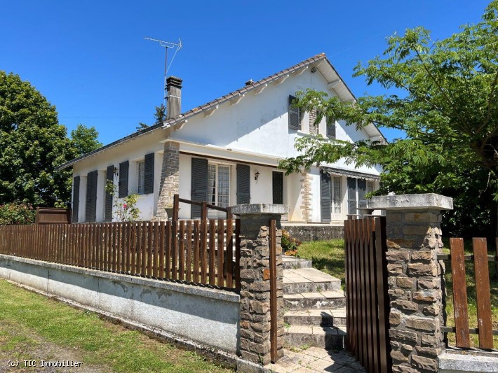 5 bedroom House in Sauze-Vaussais, Sauzé-Vaussais, France – r7495