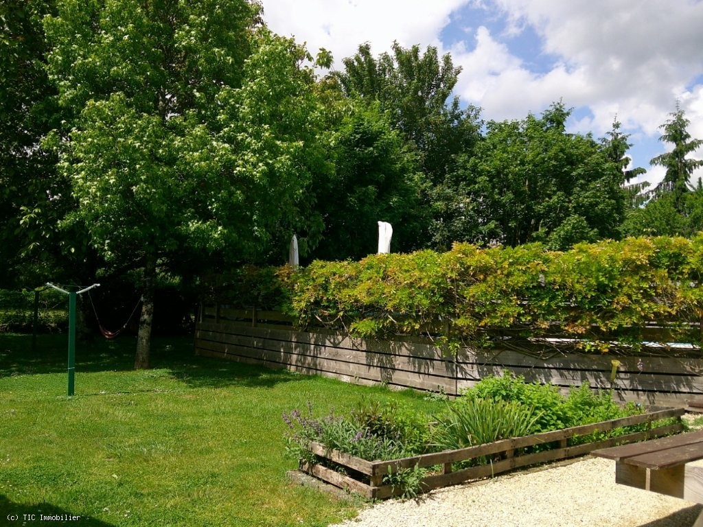 9 bedroom House in Chef-Boutonne, France – r7487
