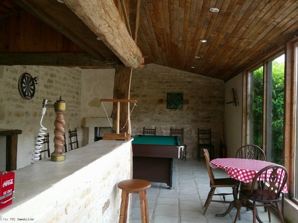 9 bedroom House in Chef-Boutonne, France – r7487