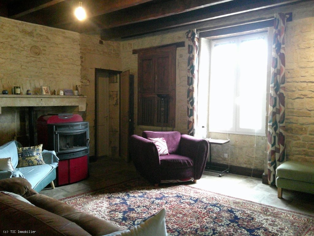 9 bedroom House in Chef-Boutonne, France – r7487