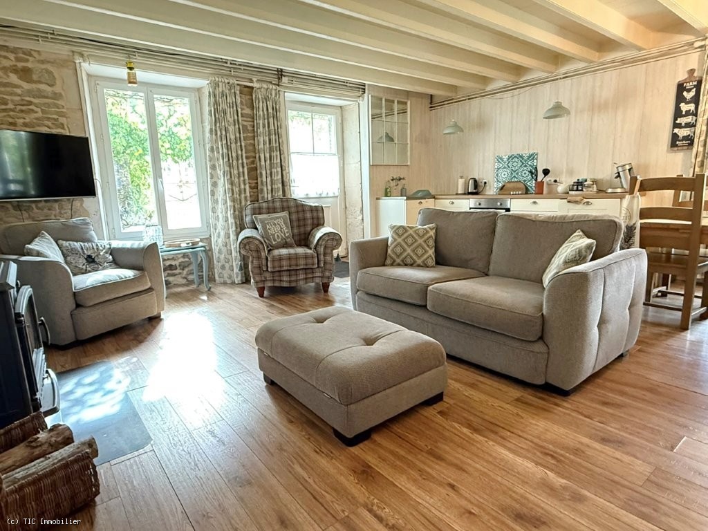 2 bedroom House in Villefagnan, France – r7355