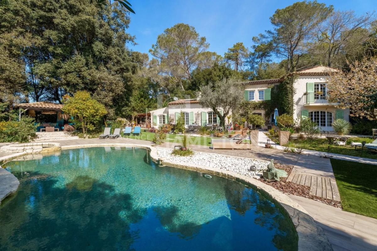 5 bedroom villa in Roquefort-les-pins, Alpes-Maritimes, France
