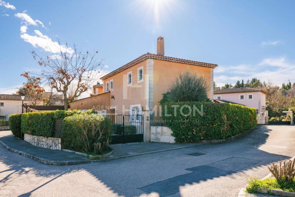 3 bedroom villa in Le Rouret, Alpes-Maritimes, France