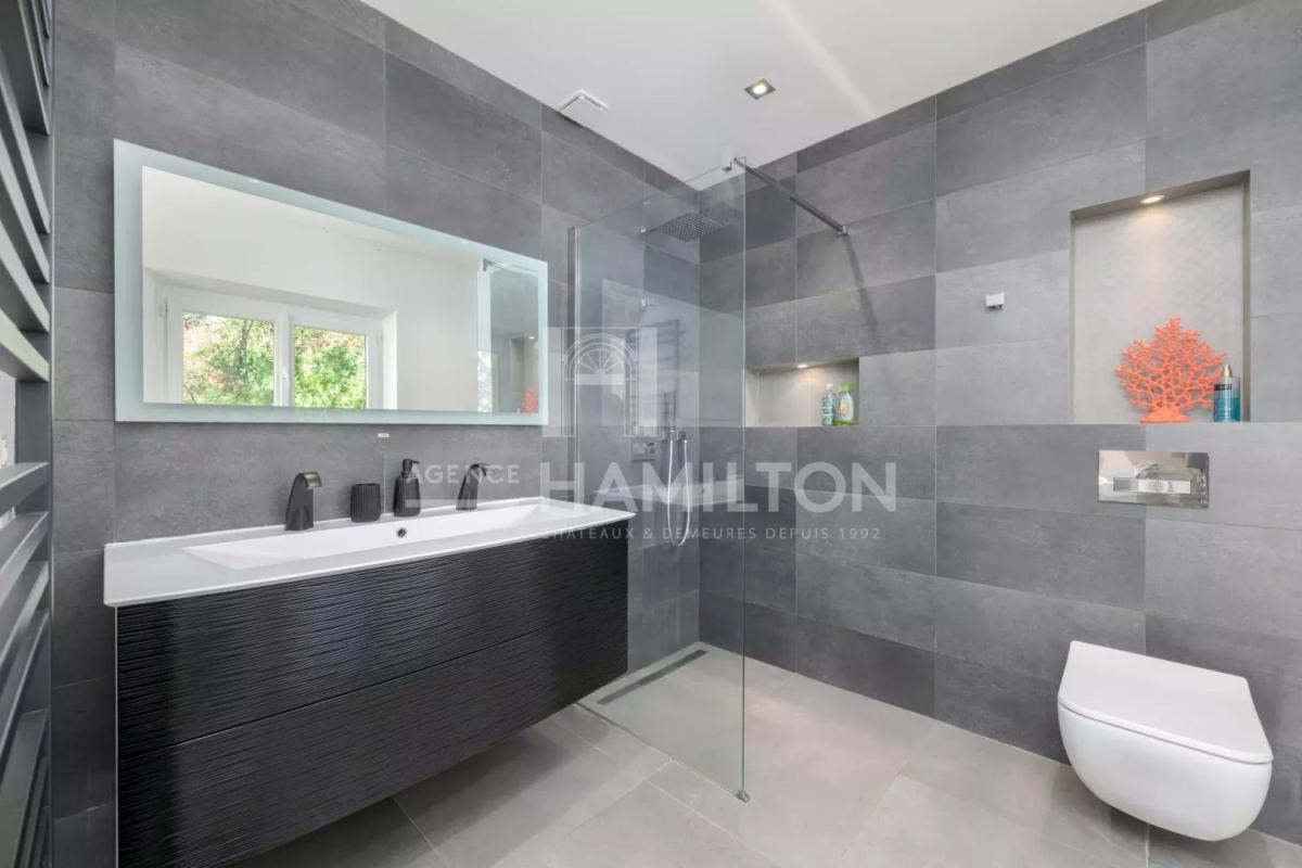 5 bedroom villa in Châteauneuf-grasse, Alpes-Maritimes, France