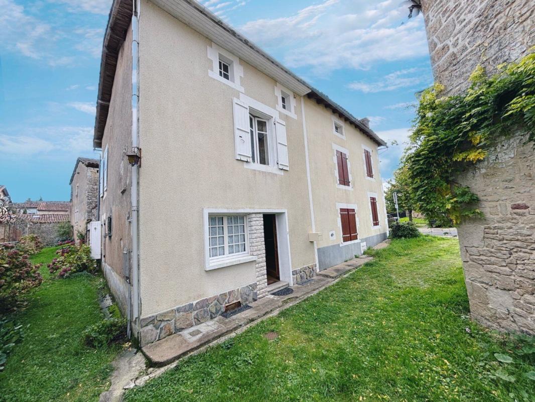 2 bedroom maison en pierres in Benest, Charente, France