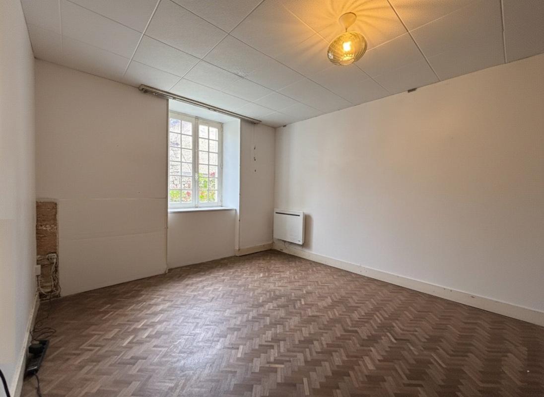 2 bedroom maison en pierres in Benest, Charente, France