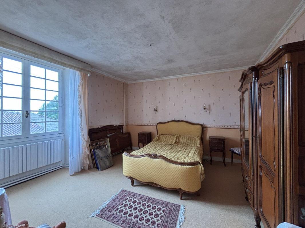 5 bedroom maison a renover in La Magdeleine, Charente, France