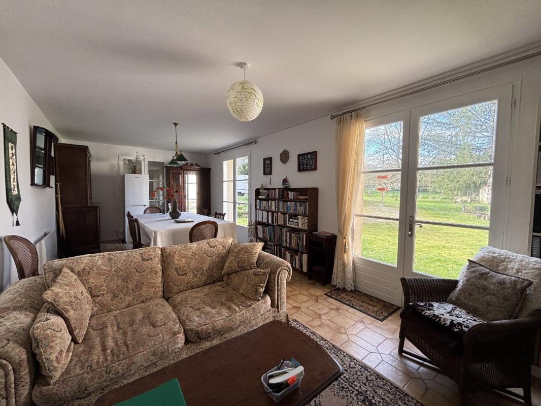 3 bedroom propriete in Ruffec, Charente, France