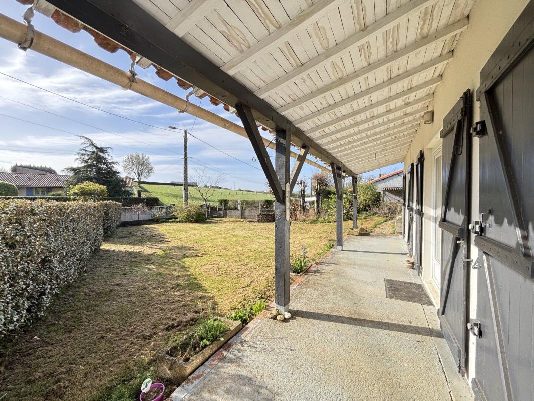 2 bedroom maison individuelle in Genouille, Vienne, France