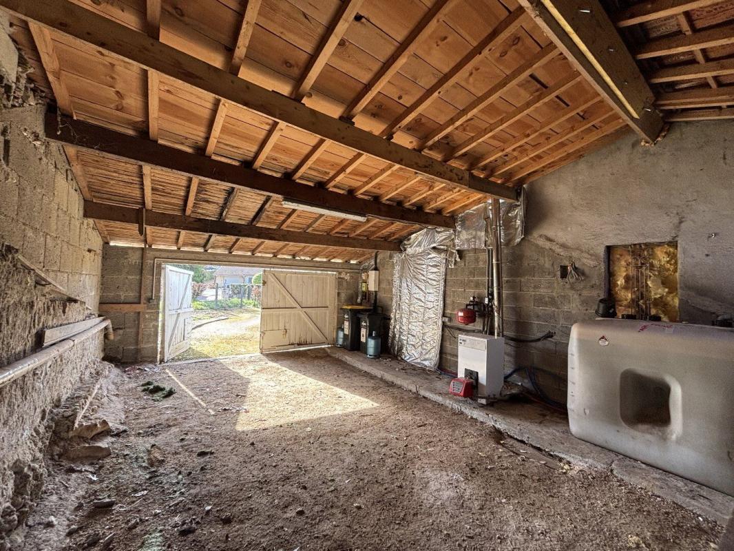 2 bedroom maison individuelle in Genouille, Vienne, France