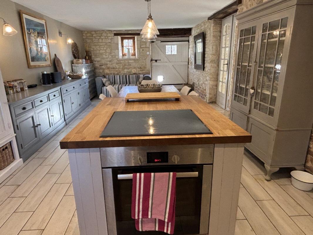 8 bedroom propriete in Aunac, Charente, France