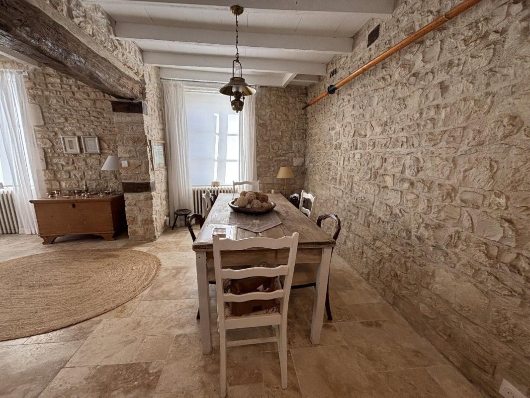 8 bedroom propriete in Aunac, Charente, France