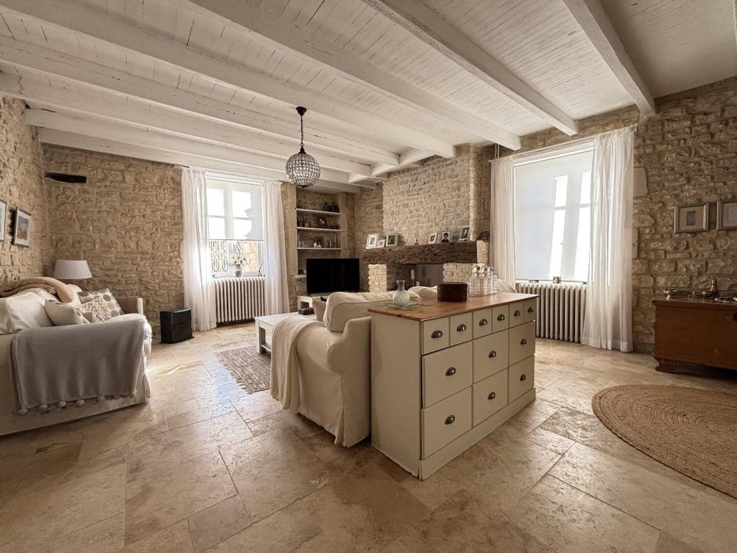 8 bedroom propriete in Aunac, Charente, France
