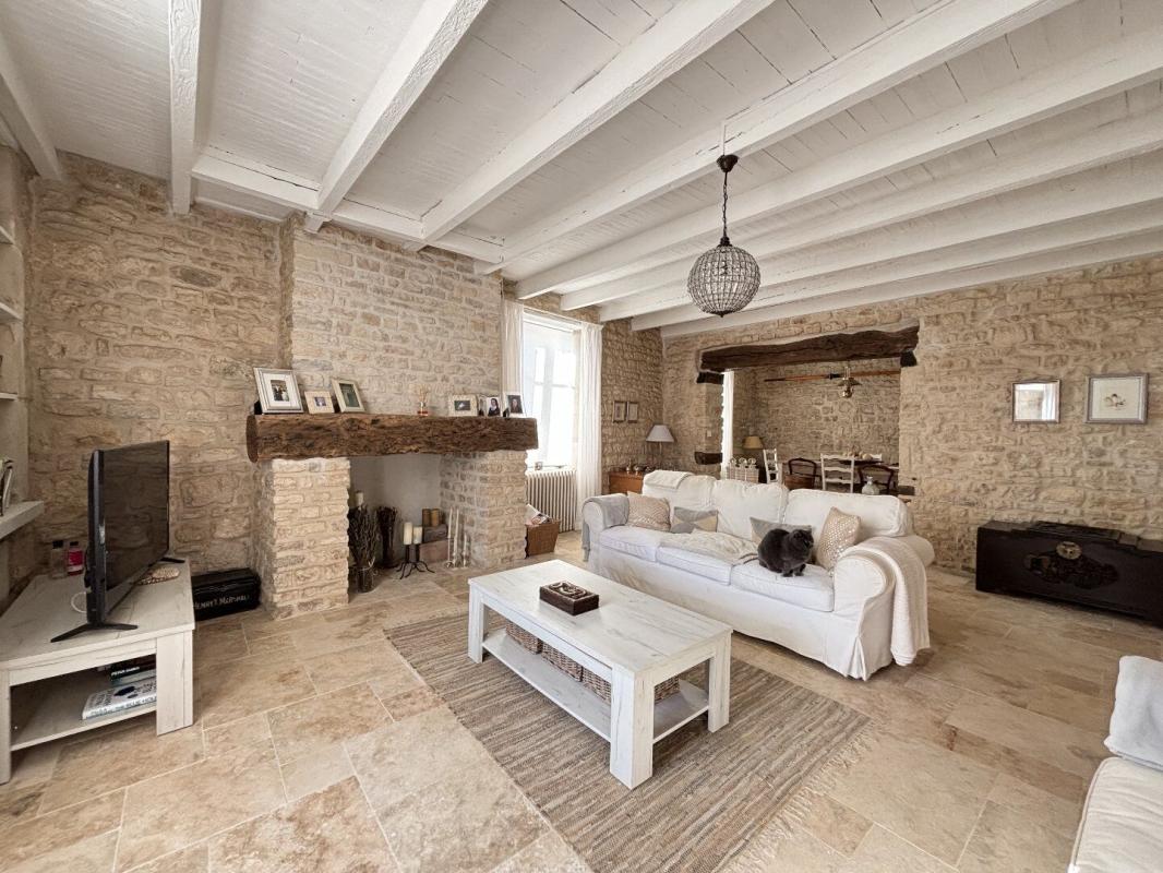 8 bedroom propriete in Aunac, Charente, France