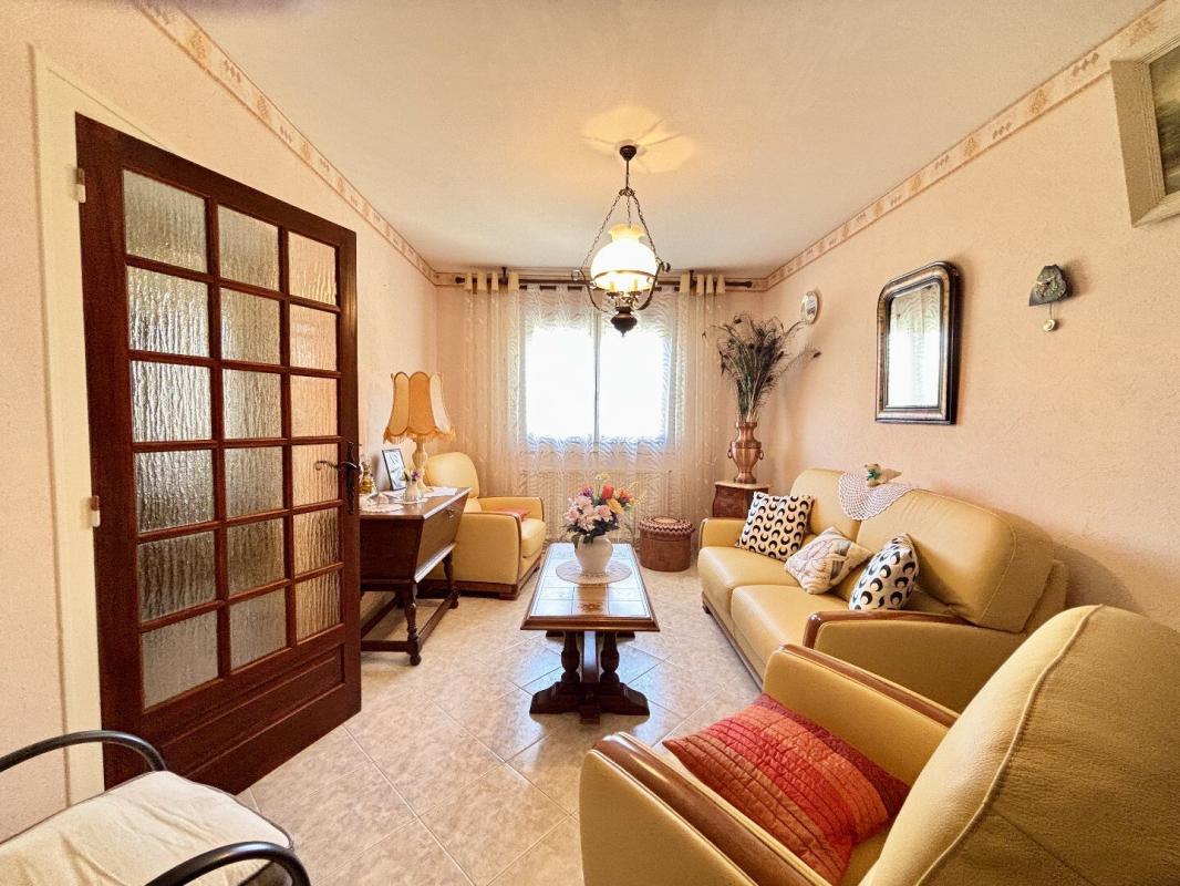 3 bedroom maison in Ruffec, Charente, France