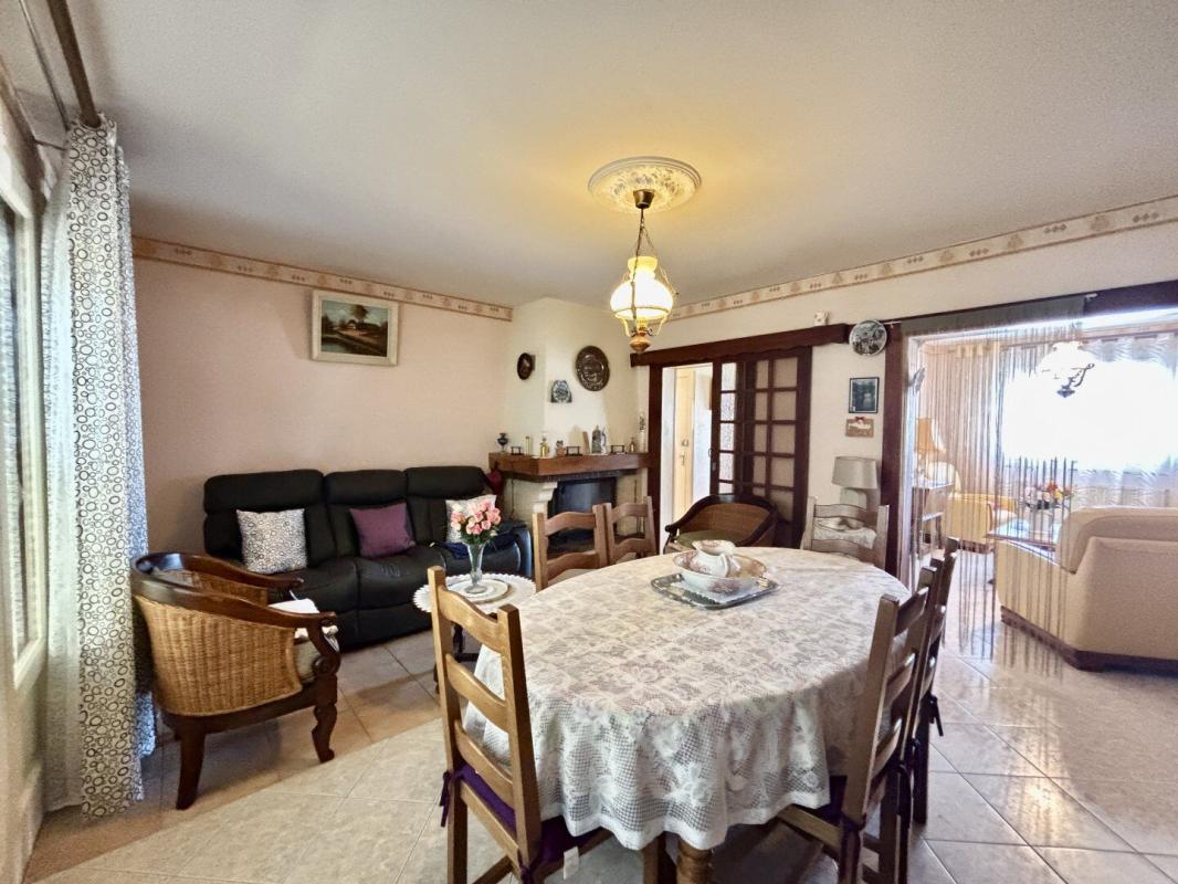3 bedroom maison in Ruffec, Charente, France