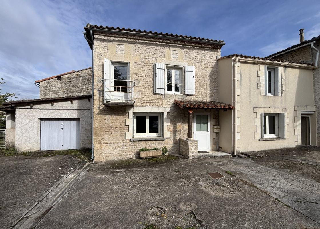 2 bedroom maison in Vouharte, Charente, France