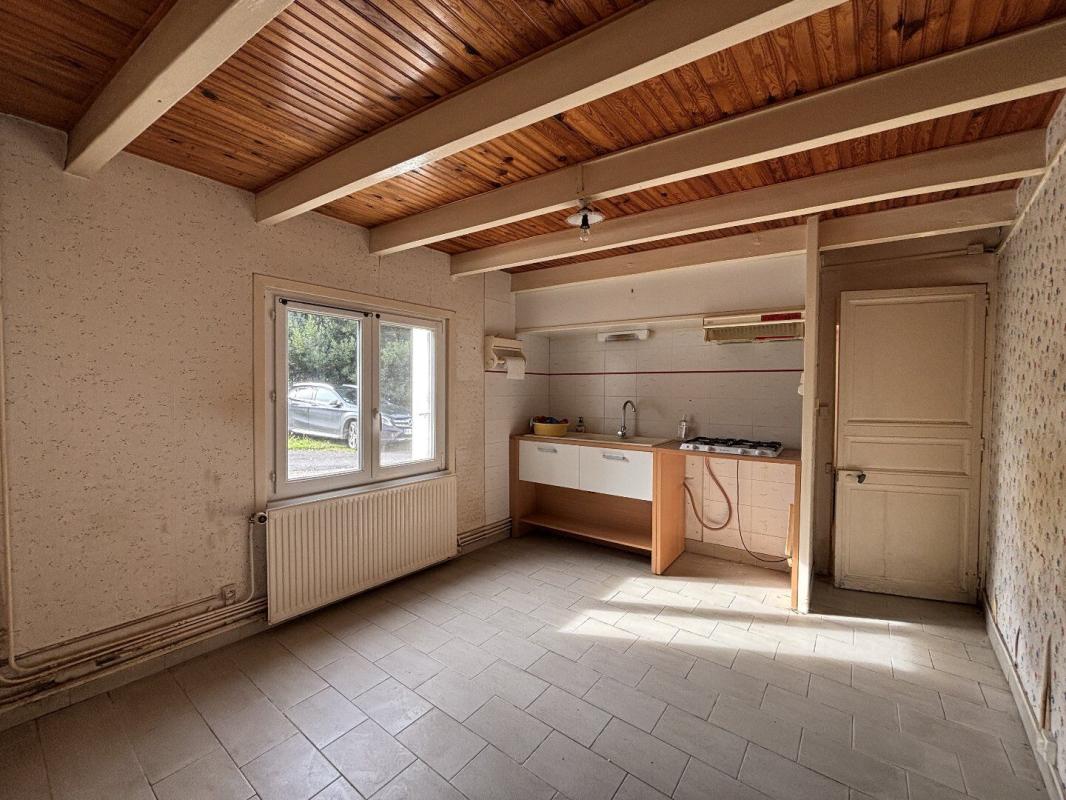 2 bedroom maison in Vouharte, Charente, France