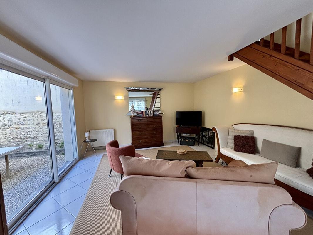 3 bedroom maison de ville in Ruffec, Charente, France