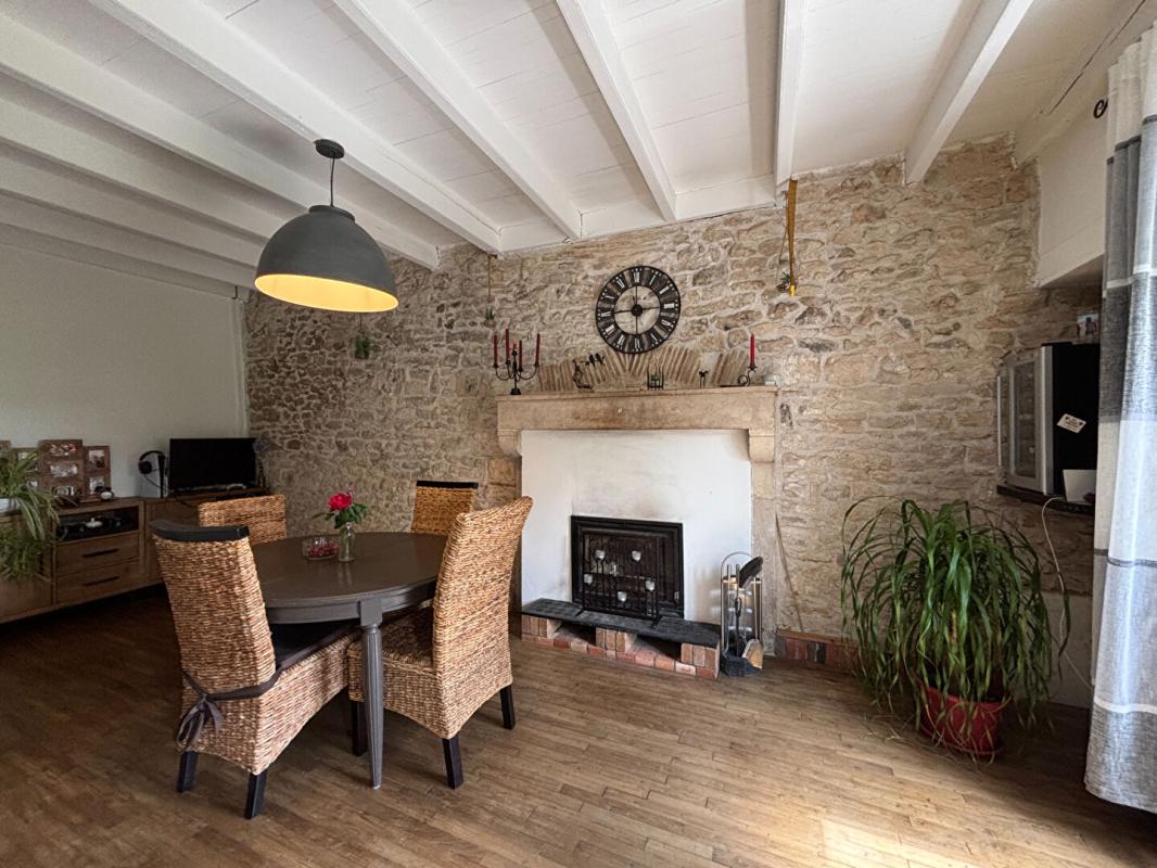 3 bedroom maison in Champagne Mouton, Charente, France