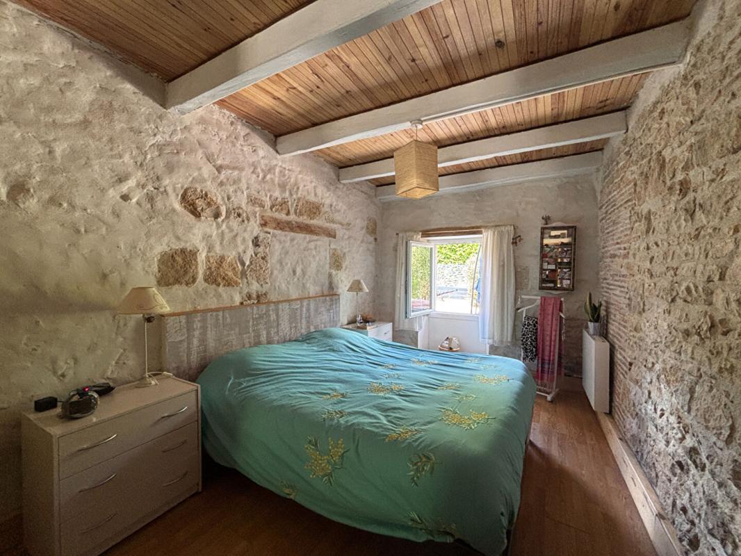 3 bedroom maison in Champagne Mouton, Charente, France