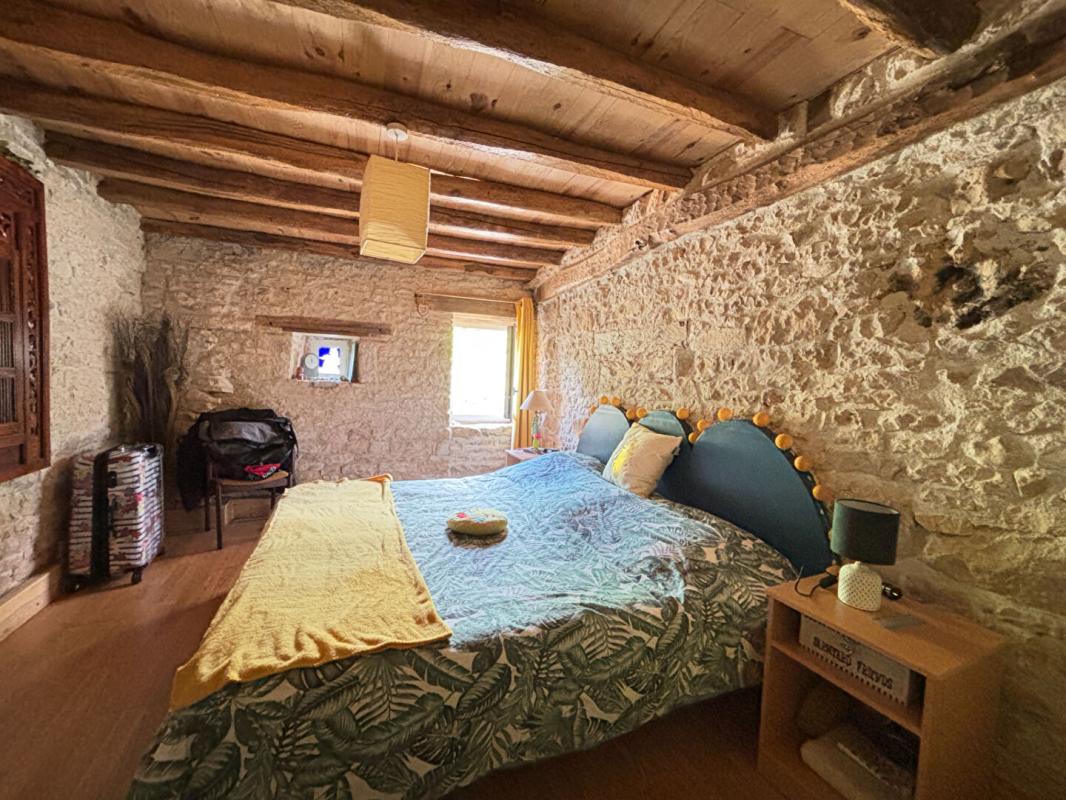 3 bedroom maison in Champagne Mouton, Charente, France