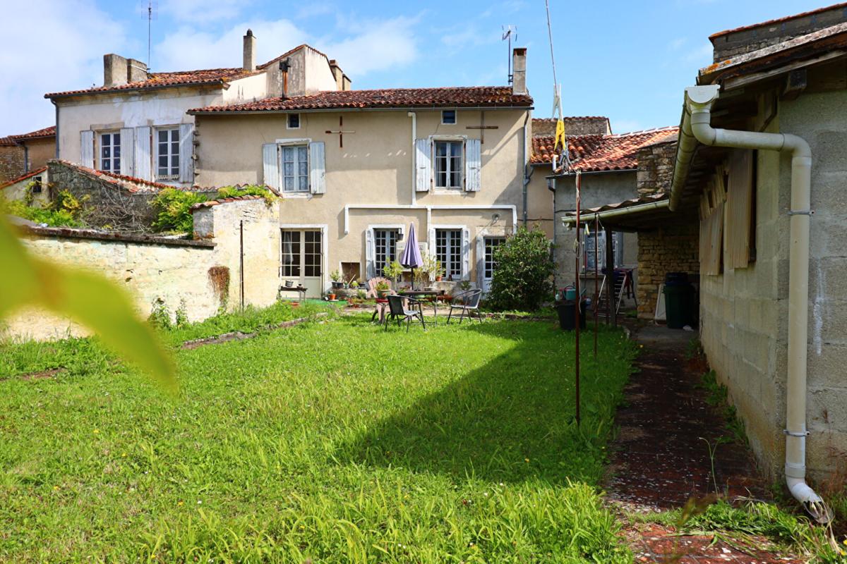 3 bedroom maison de ville in Aigre, Charente, France