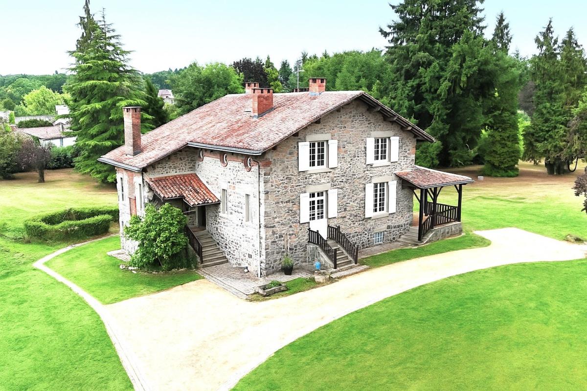 5 bedroom propriete in Chabanais, Charente, France