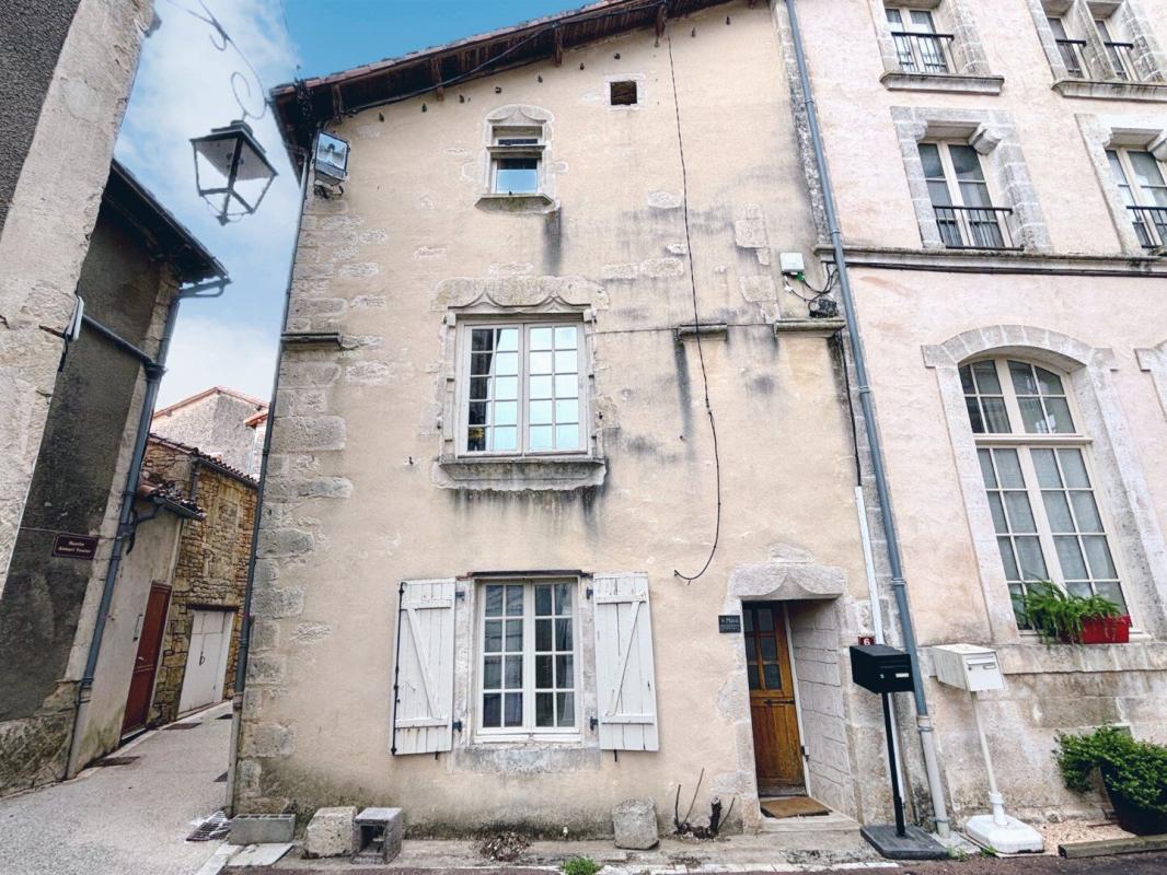3 bedroom maison en pierres in Nanteuil En Vallee, Charente, France