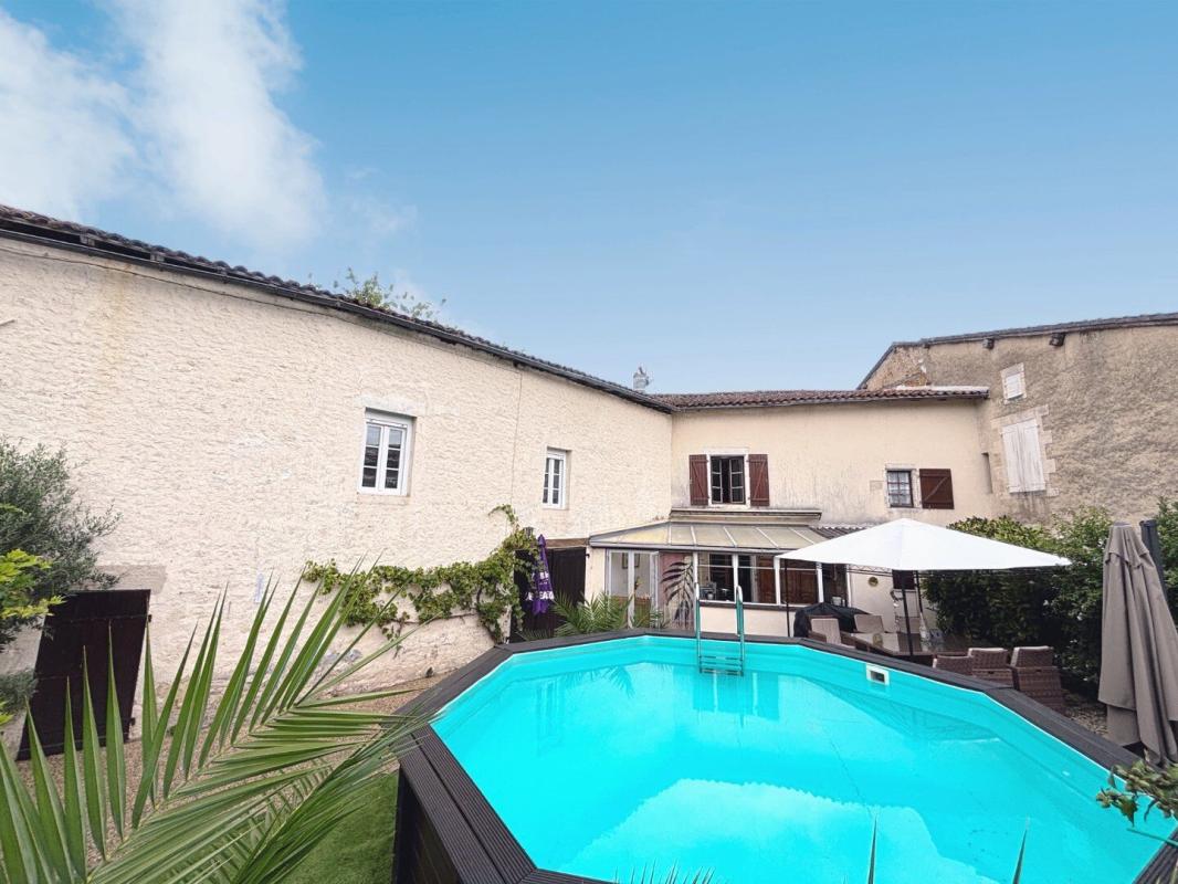 4 bedroom maison in Nanteuil En Vallee, Charente, France