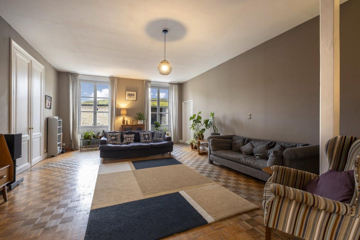 5 bedroom maison de maitre in Champagne Mouton, Charente, France