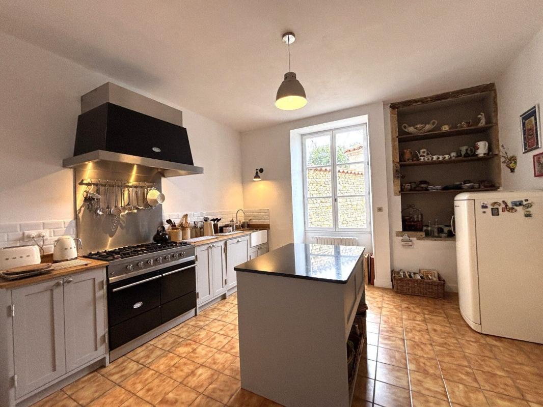 5 bedroom maison de maitre in Champagne Mouton, Charente, France
