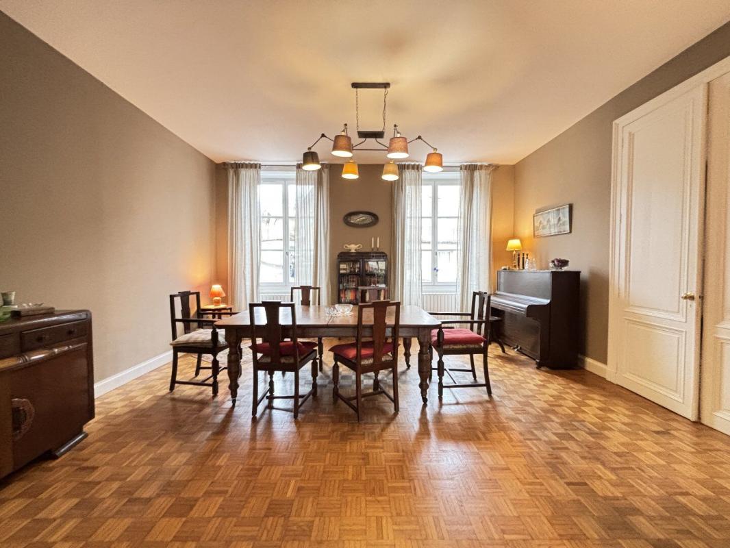 5 bedroom maison de maitre in Champagne Mouton, Charente, France