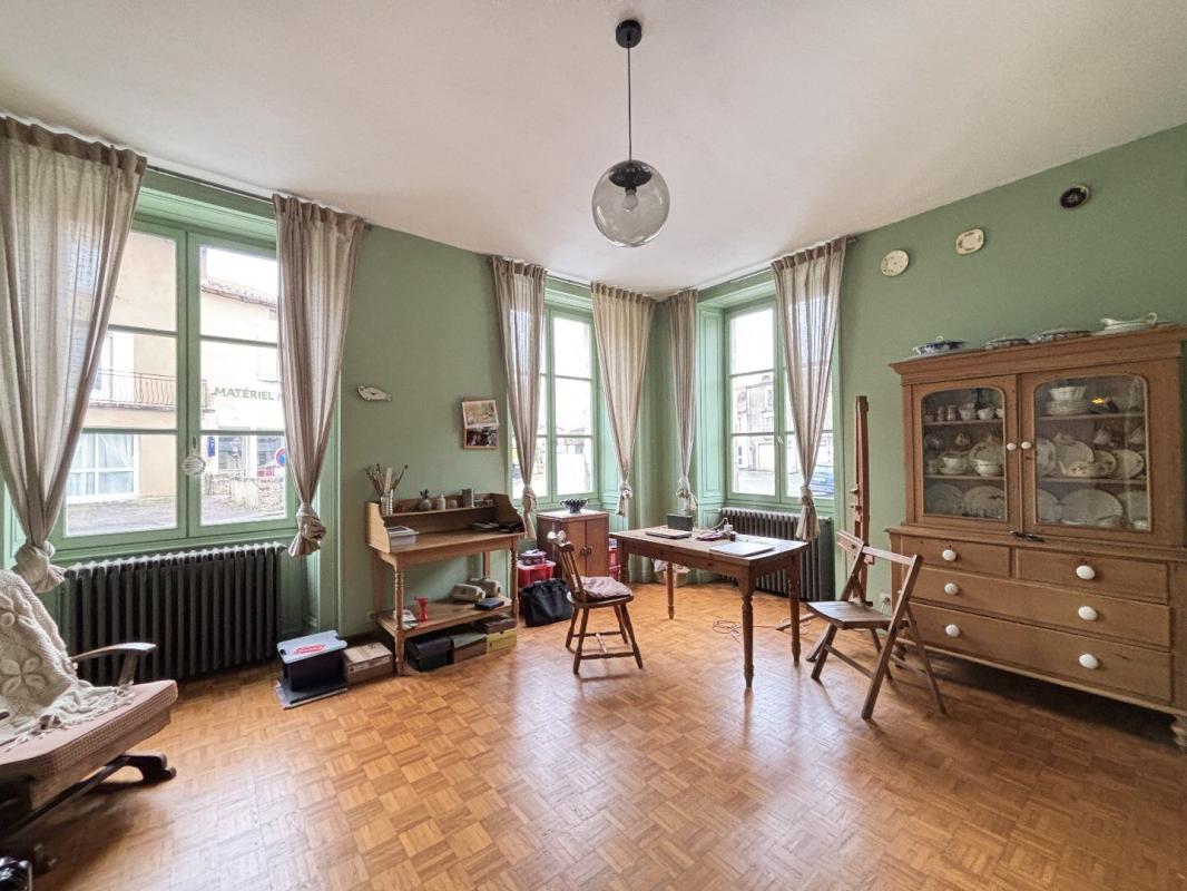 5 bedroom maison de maitre in Champagne Mouton, Charente, France