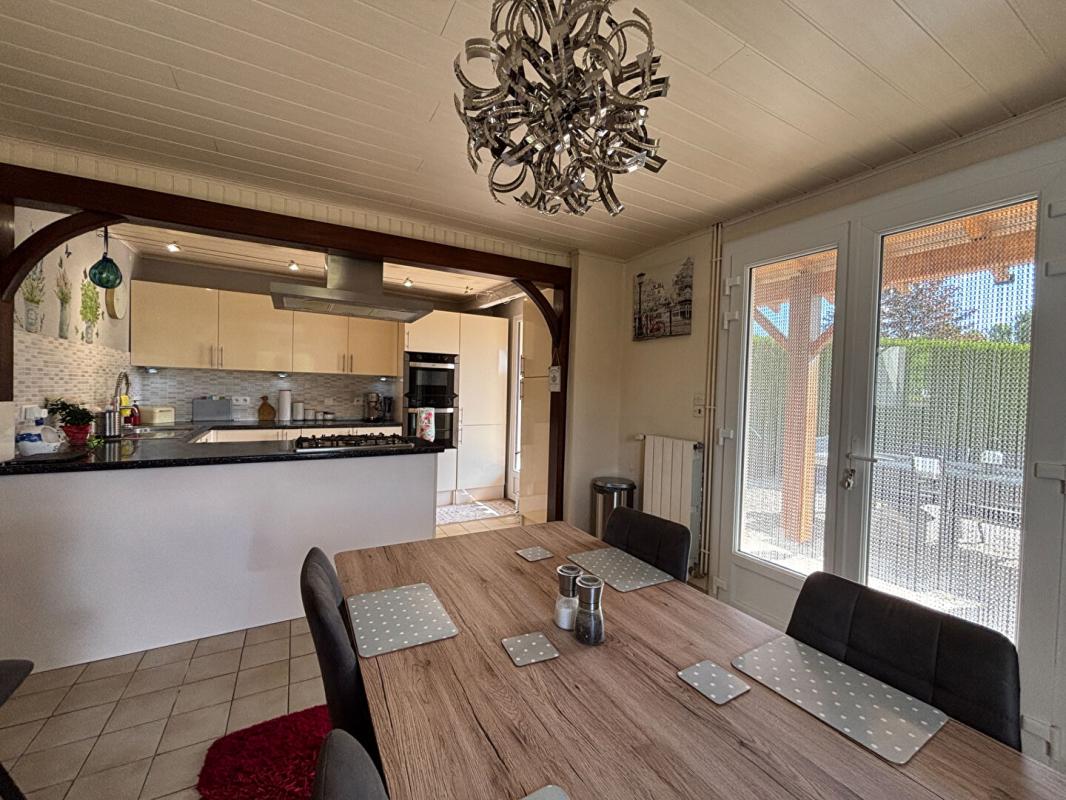3 bedroom maison individuelle in Champagne Mouton, Charente, France