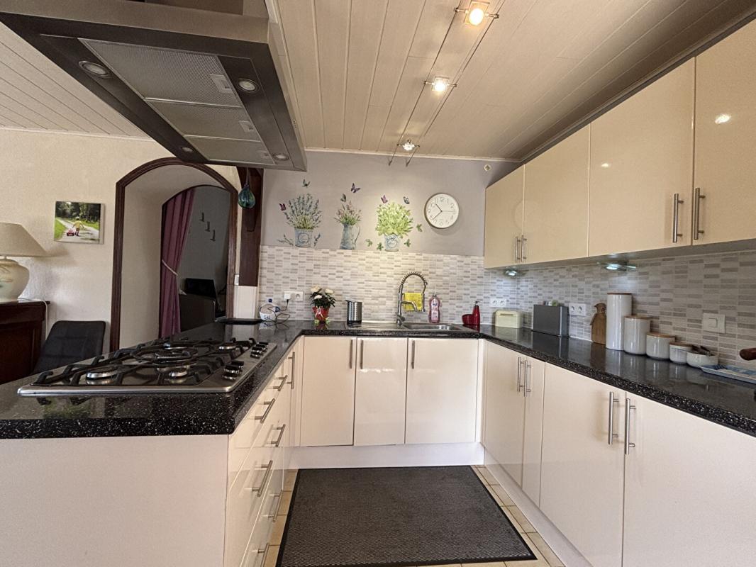 3 bedroom maison individuelle in Champagne Mouton, Charente, France