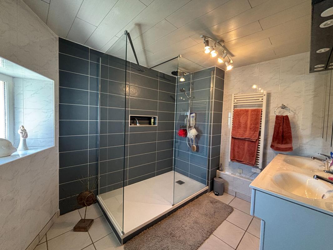 3 bedroom maison individuelle in Champagne Mouton, Charente, France