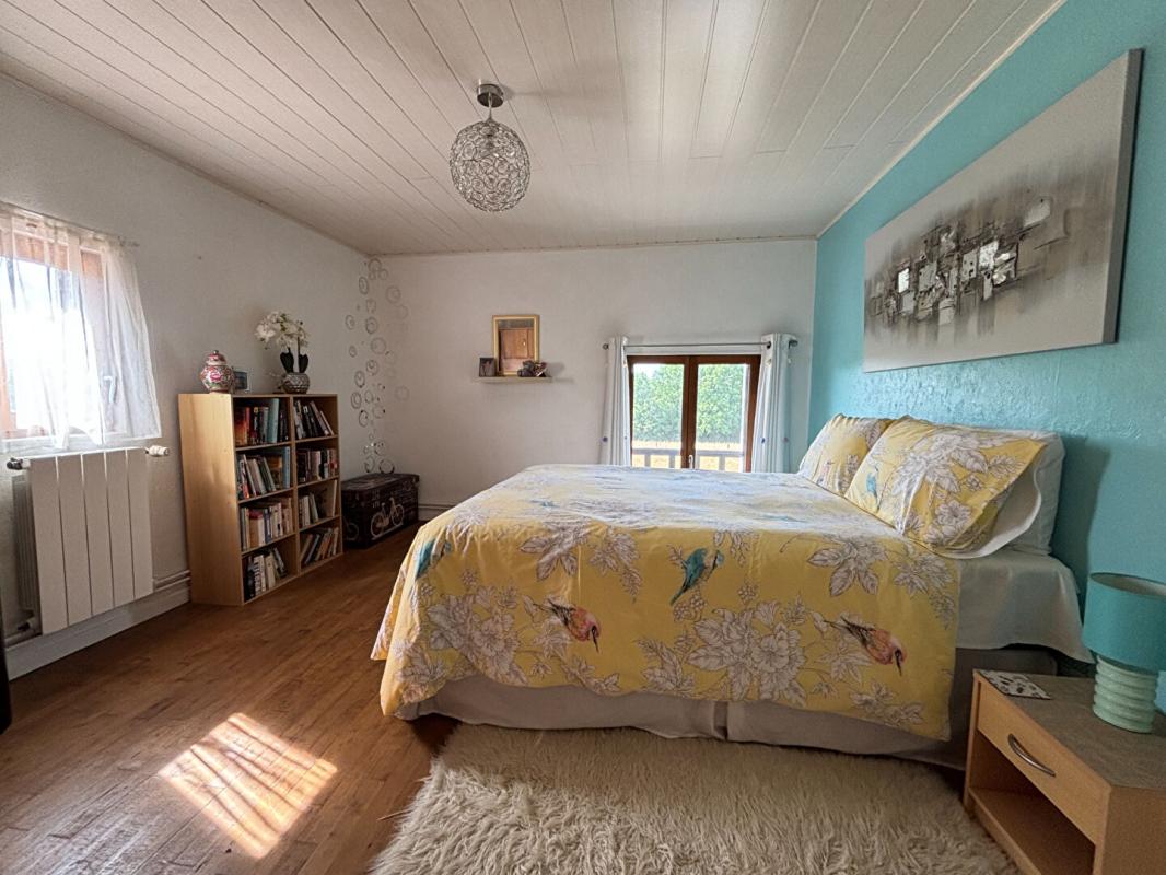 3 bedroom maison individuelle in Champagne Mouton, Charente, France