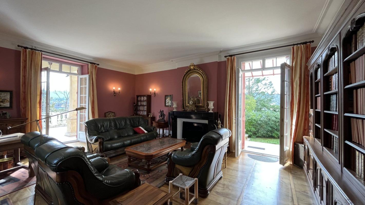 4 bedroom demeure in Saint Laurent Les Tours, Lot, France