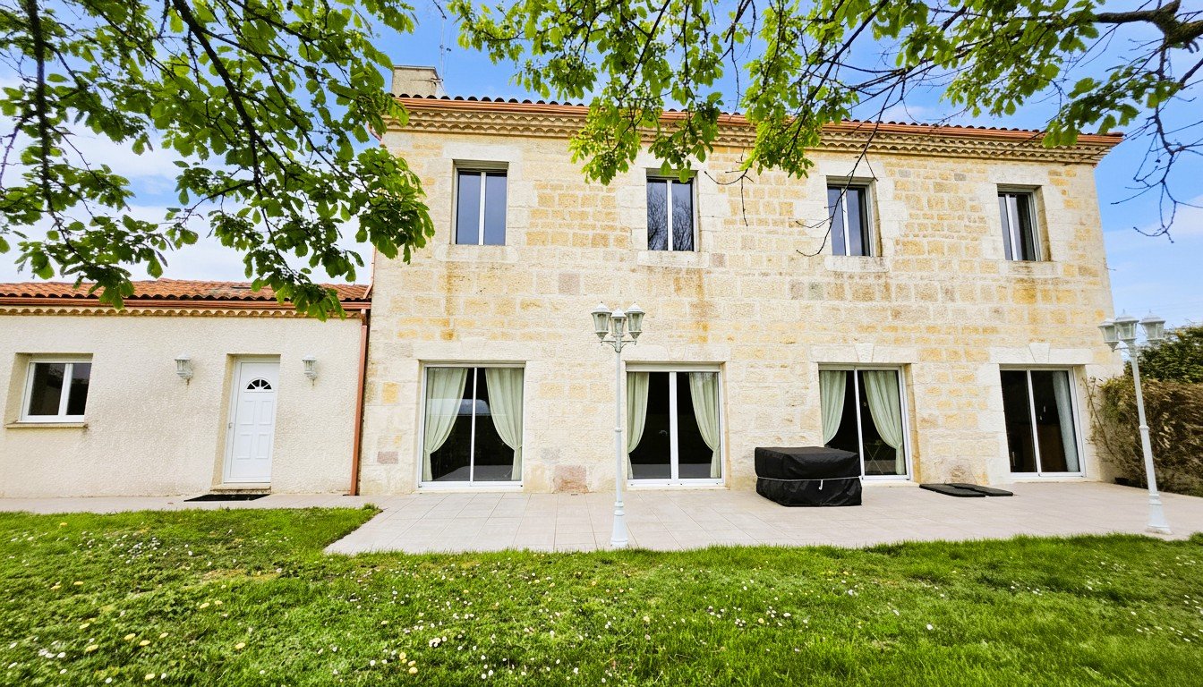4 bedroom maison recente in Castelnau De Montmiral, Tarn, France