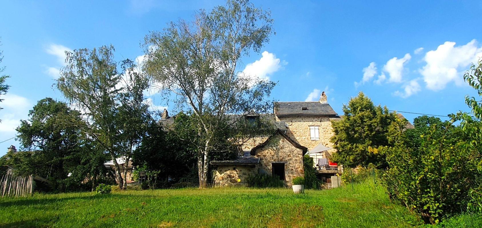 6 bedroom corps de ferme in Lunac, Aveyron, France