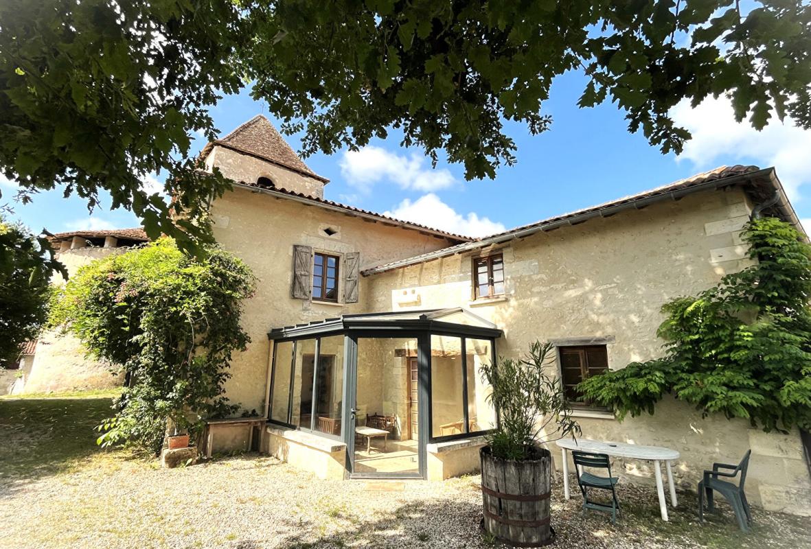 4 bedroom maison in Pillac, Charente, France