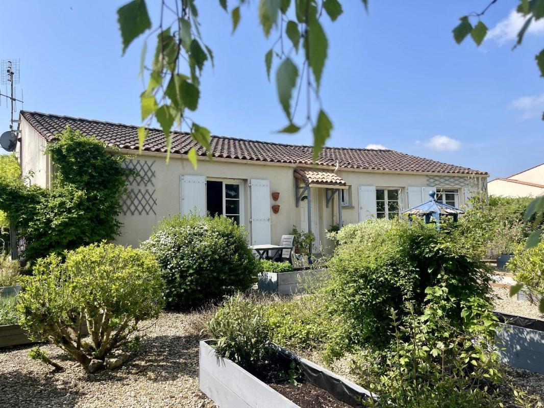 4 bedroom chateau in Vervant, Charente-Maritime, France
