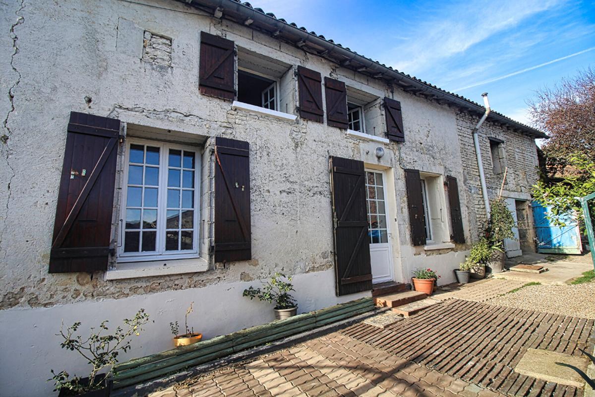3 bedroom maison de village in Gourvillette, Charente-Maritime, France